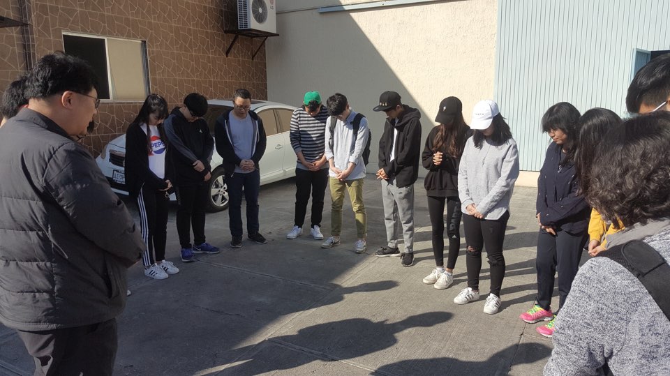 선교지 떠나기전 기도.jpg